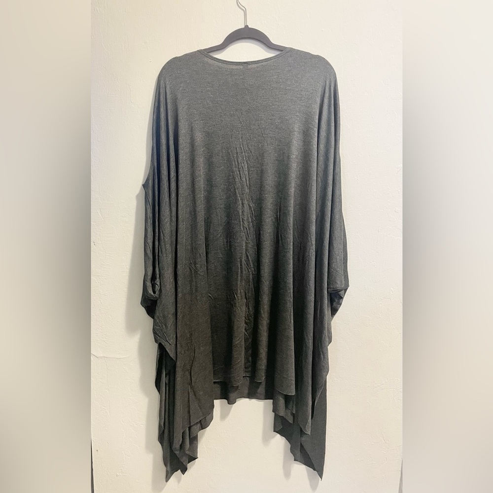 Poncho - Picture 2 of 4